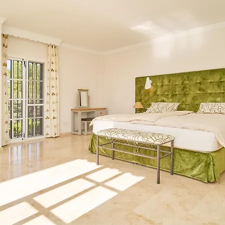 Almachares Villa, Nerja *